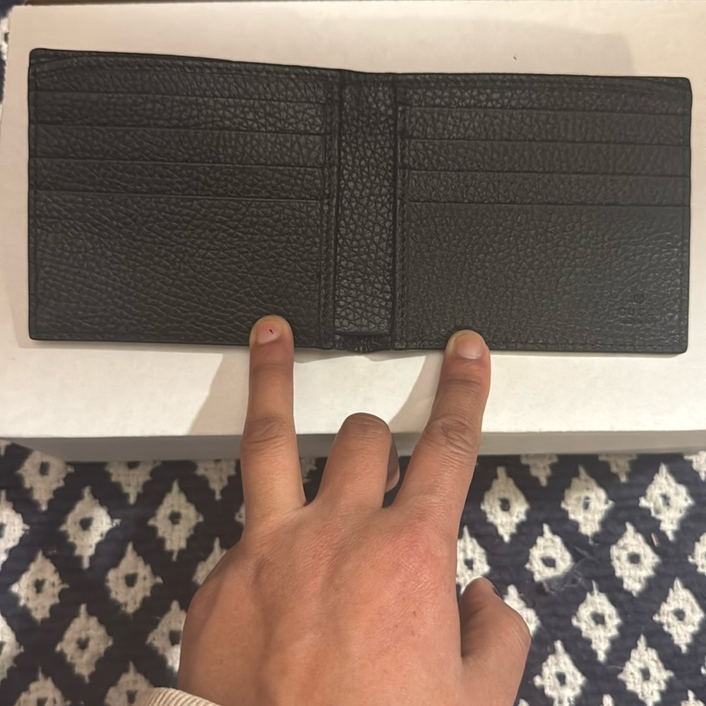 NWOT Men’s JUMBO GG WALLET
COA INCLUDED - Picture 2 of 7